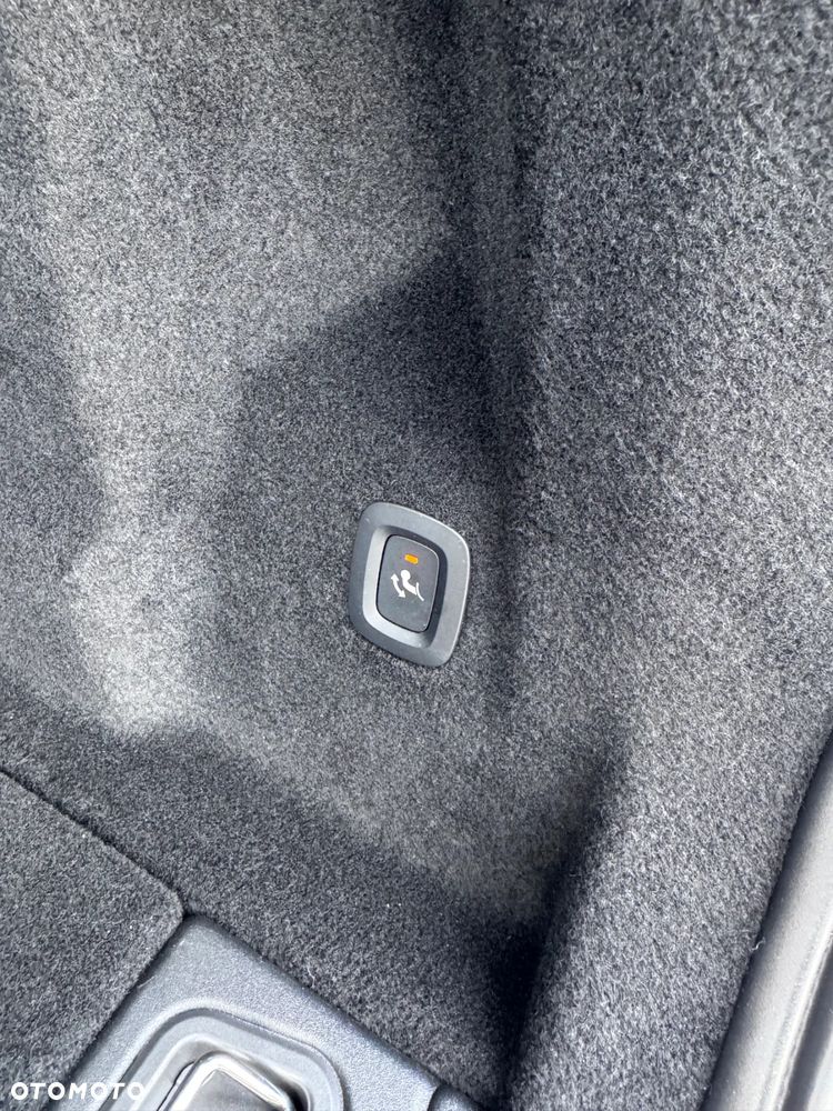 Volvo XC 60 D4 AWD R-Design - 17