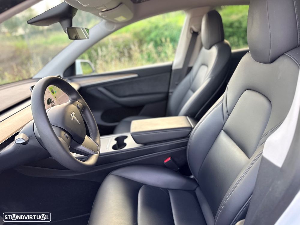 Tesla Model Y - 27