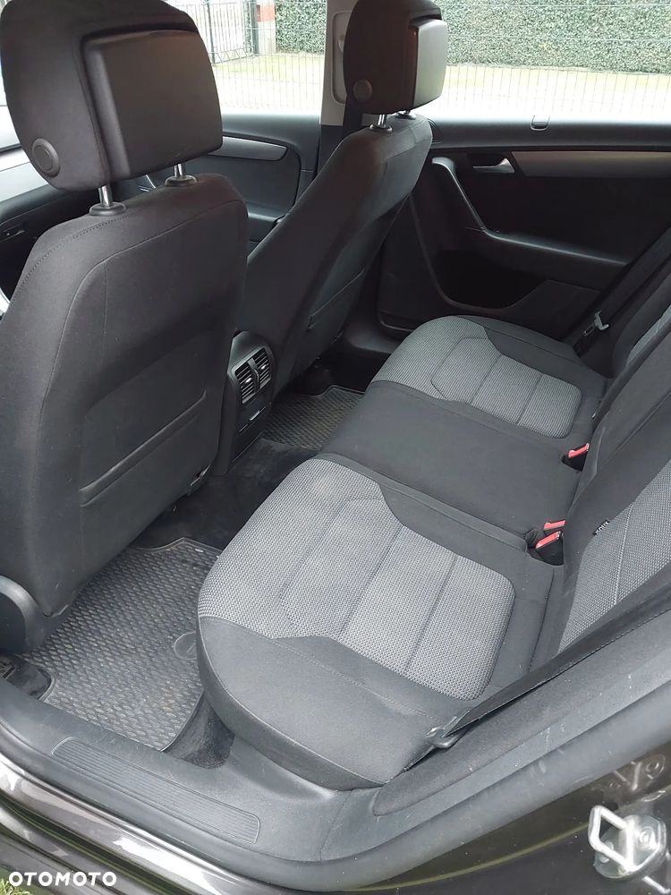 Volkswagen Passat 2.0 TDI Comfortline - 9