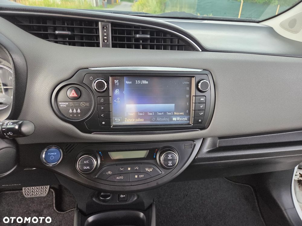 Toyota Yaris Hybrid 100 Dynamic EU6 - 18