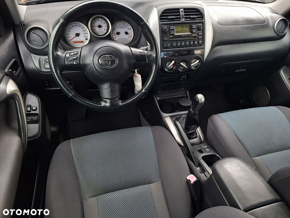 Toyota RAV4 - 11