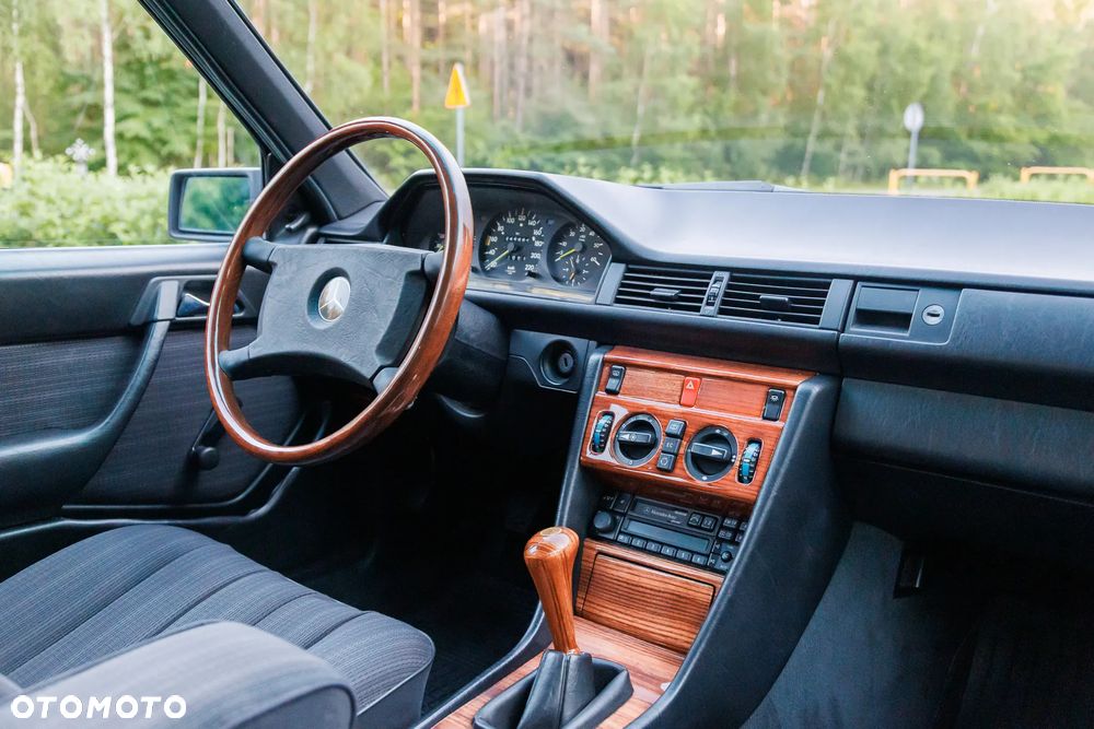 Mercedes-Benz W124 (1984-1993) - 27