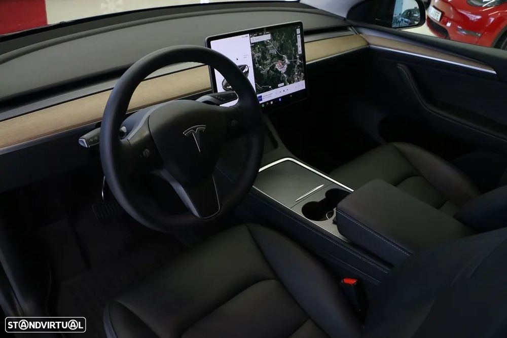 Tesla Model Y - 2