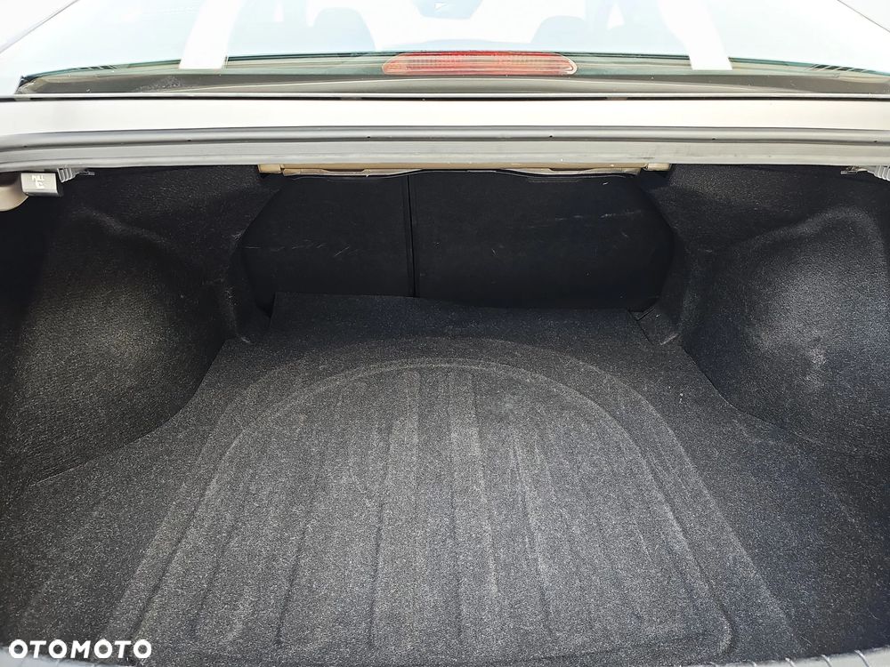 Hyundai Elantra 1.6 Smart - 32