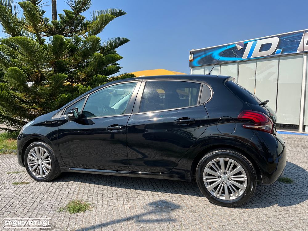 Peugeot 208 1.2 PureTech Signature - 11