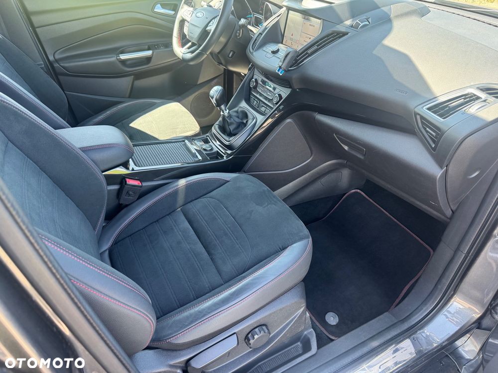 Ford Kuga 1.5 EcoBoost 2x4 ST-Line - 11