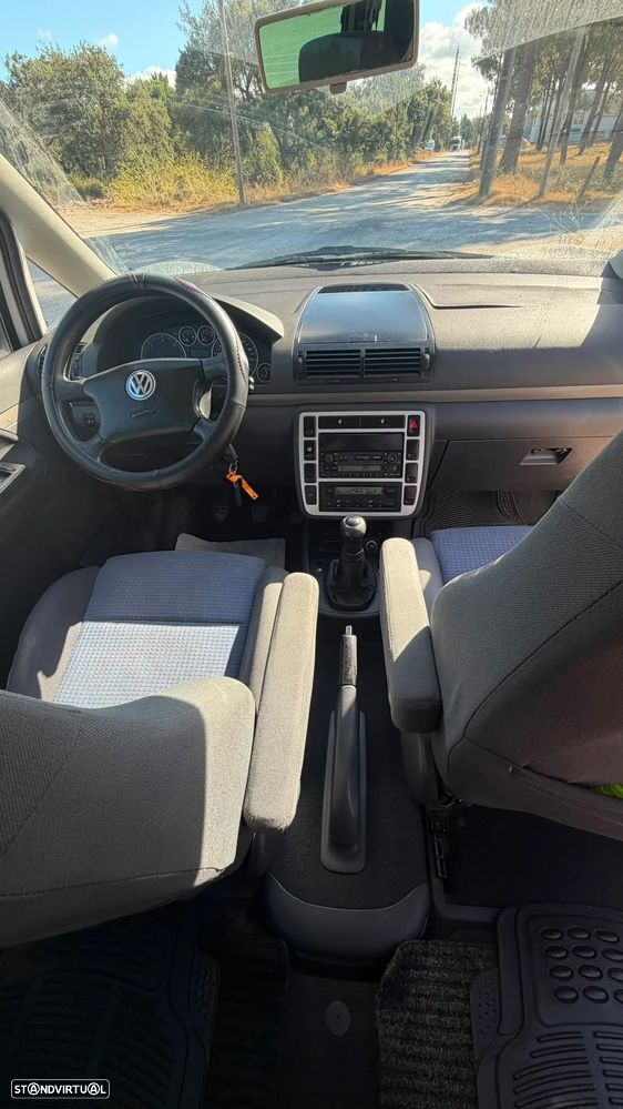 VW Sharan 1.9 TDi Highline 7L - 8
