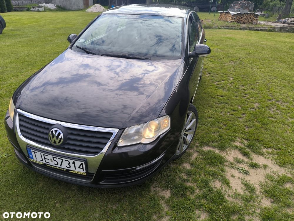 Volkswagen Passat - 1