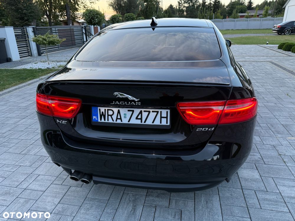 Jaguar XE 2.0 D AWD R-Sport - 3