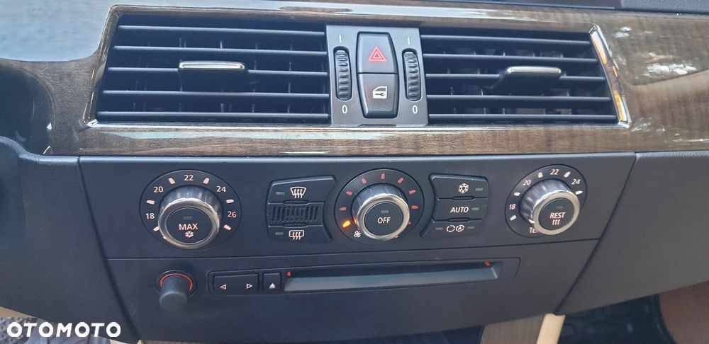 BMW Seria 5 550i Touring Sport-Aut - 30