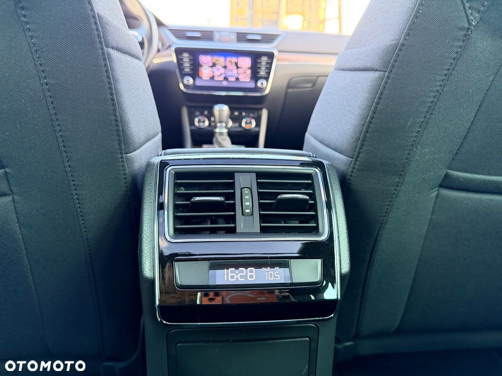 Skoda Superb 2.0 TDI SCR 4x4 Scout DSG - 17