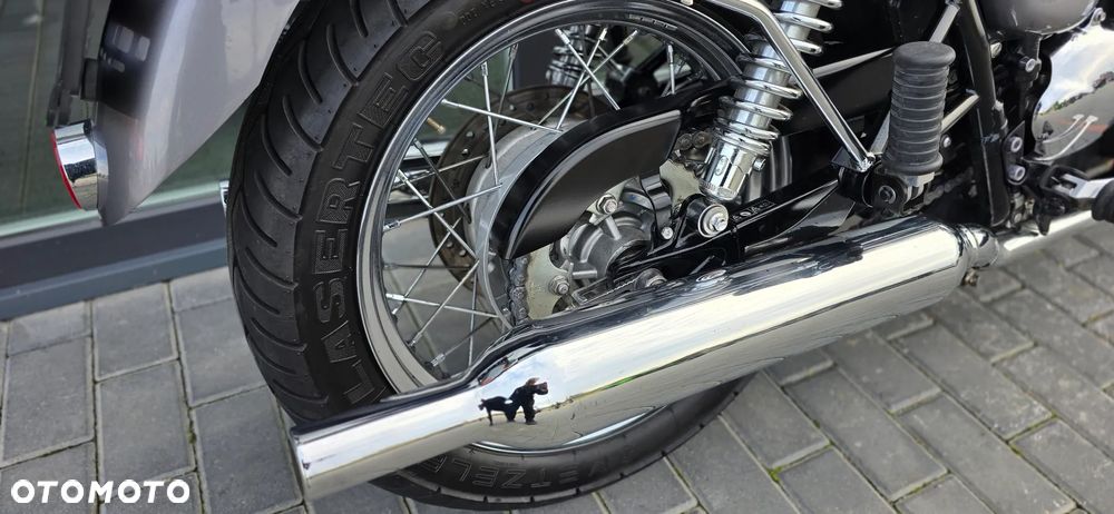 Triumph Bonneville - 20