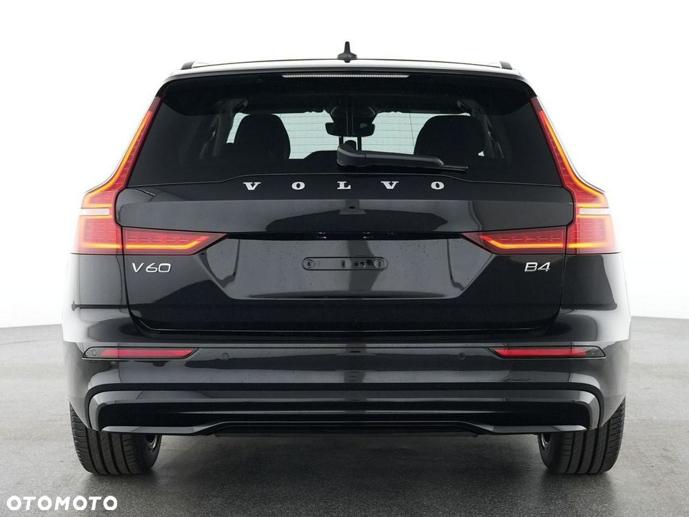 Volvo V60 B4 B DKG Plus Dark - 3