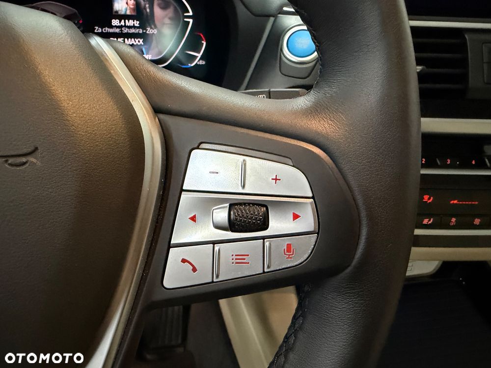 BMW iX3 80kWh Impressive - 29