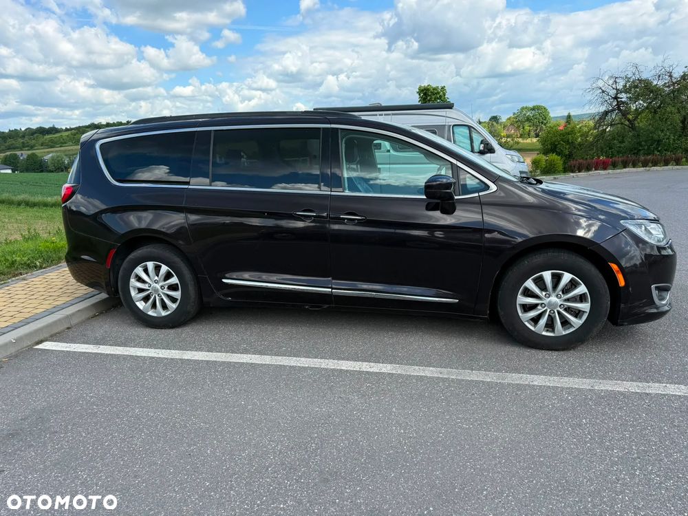 Chrysler Pacifica - 6