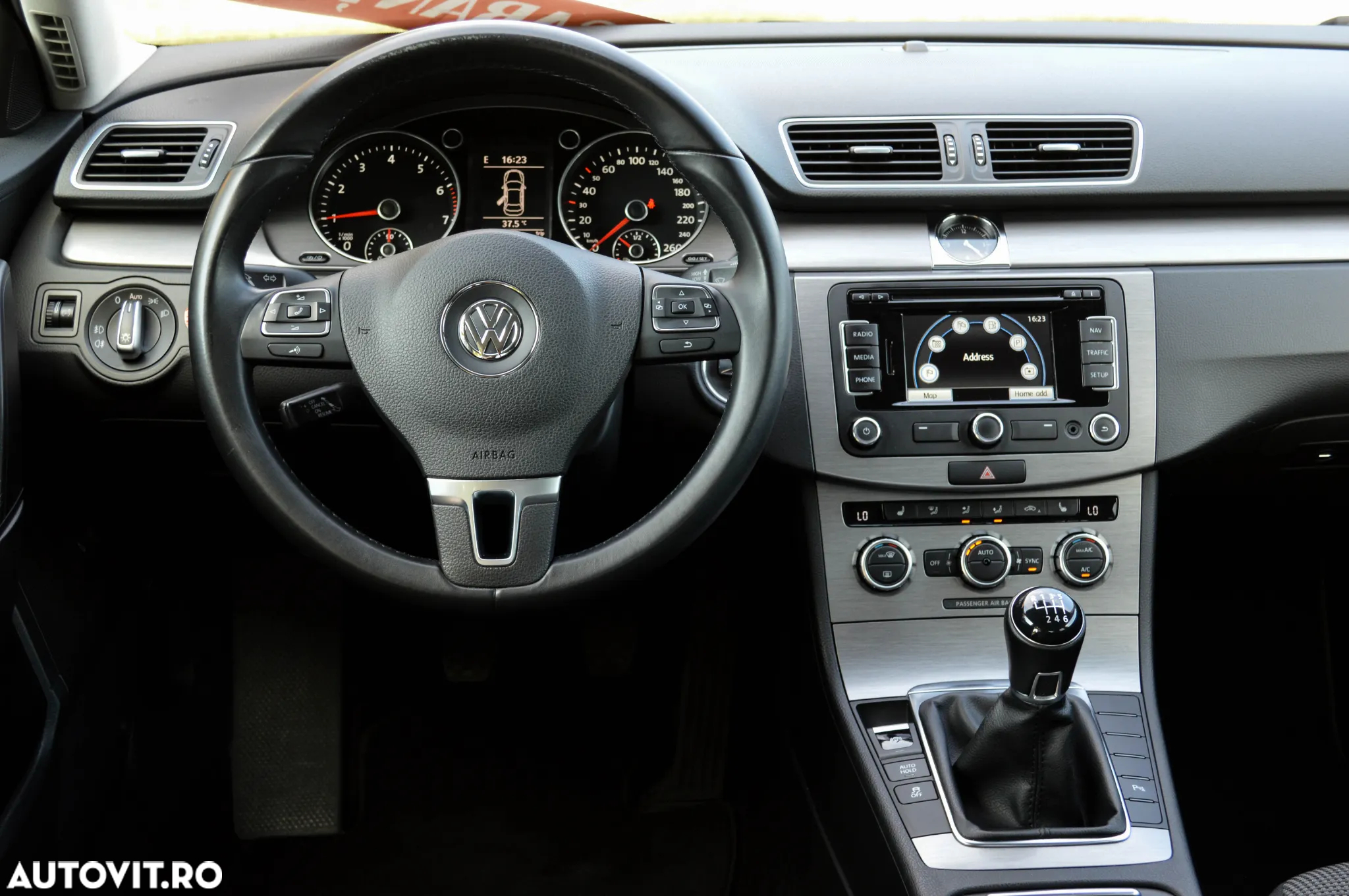 Volkswagen Passat 1.4 TSI BlueMotion Technology Comfortline - 28