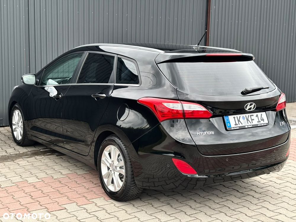 Hyundai i30 1.6 CRDi Fifa World Cup Edition - 7