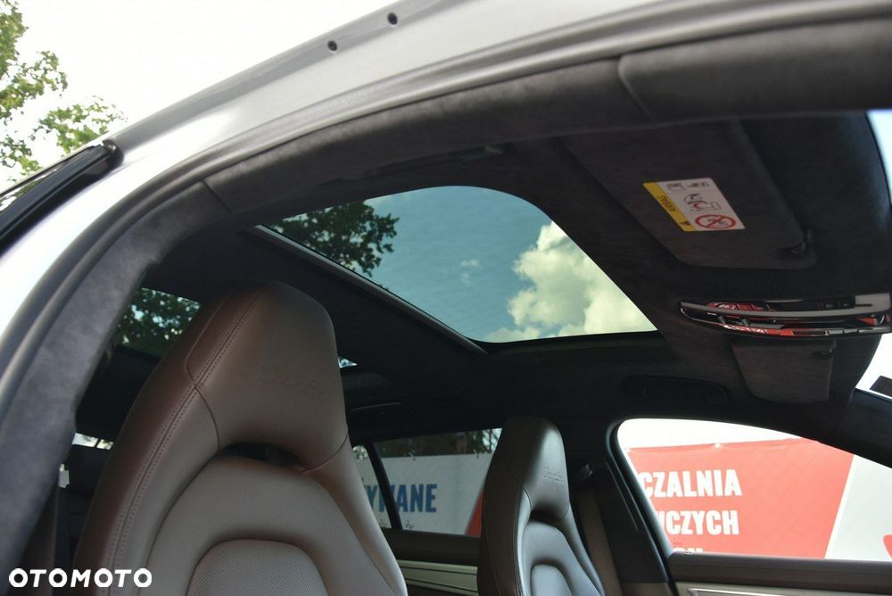 Porsche Panamera Turbo Sport Turismo - 11