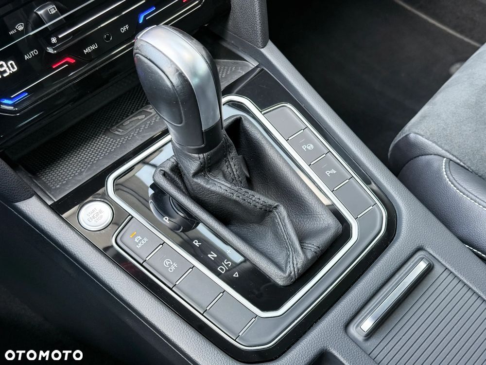 Volkswagen Passat Variant 2.0 TSI Elegance DSG - 25