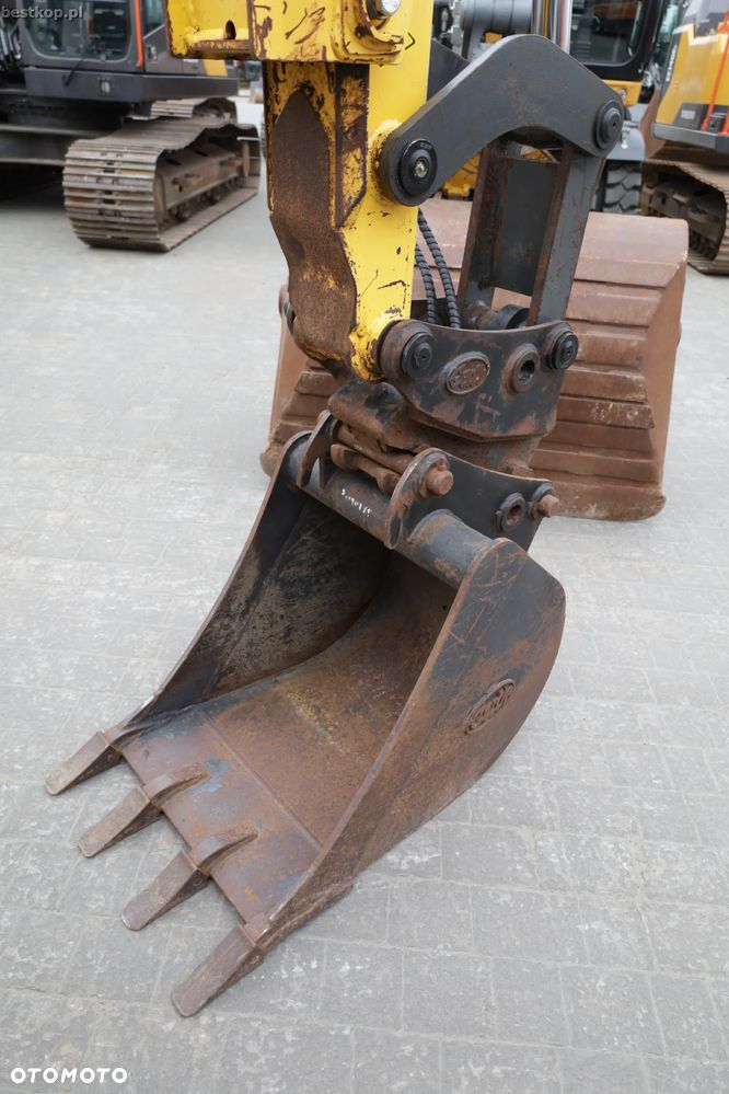 New Holland B100C - 36