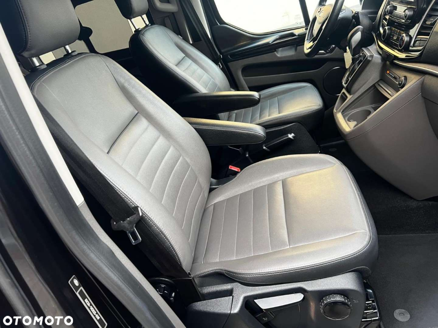 Ford Tourneo Custom - 33