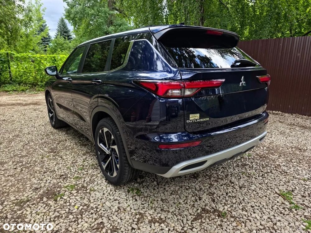 Mitsubishi Outlander - 4