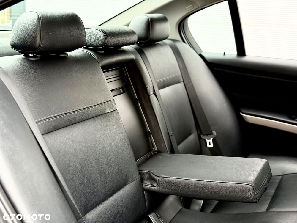 BMW Seria 3 320i Edition Sport - 33