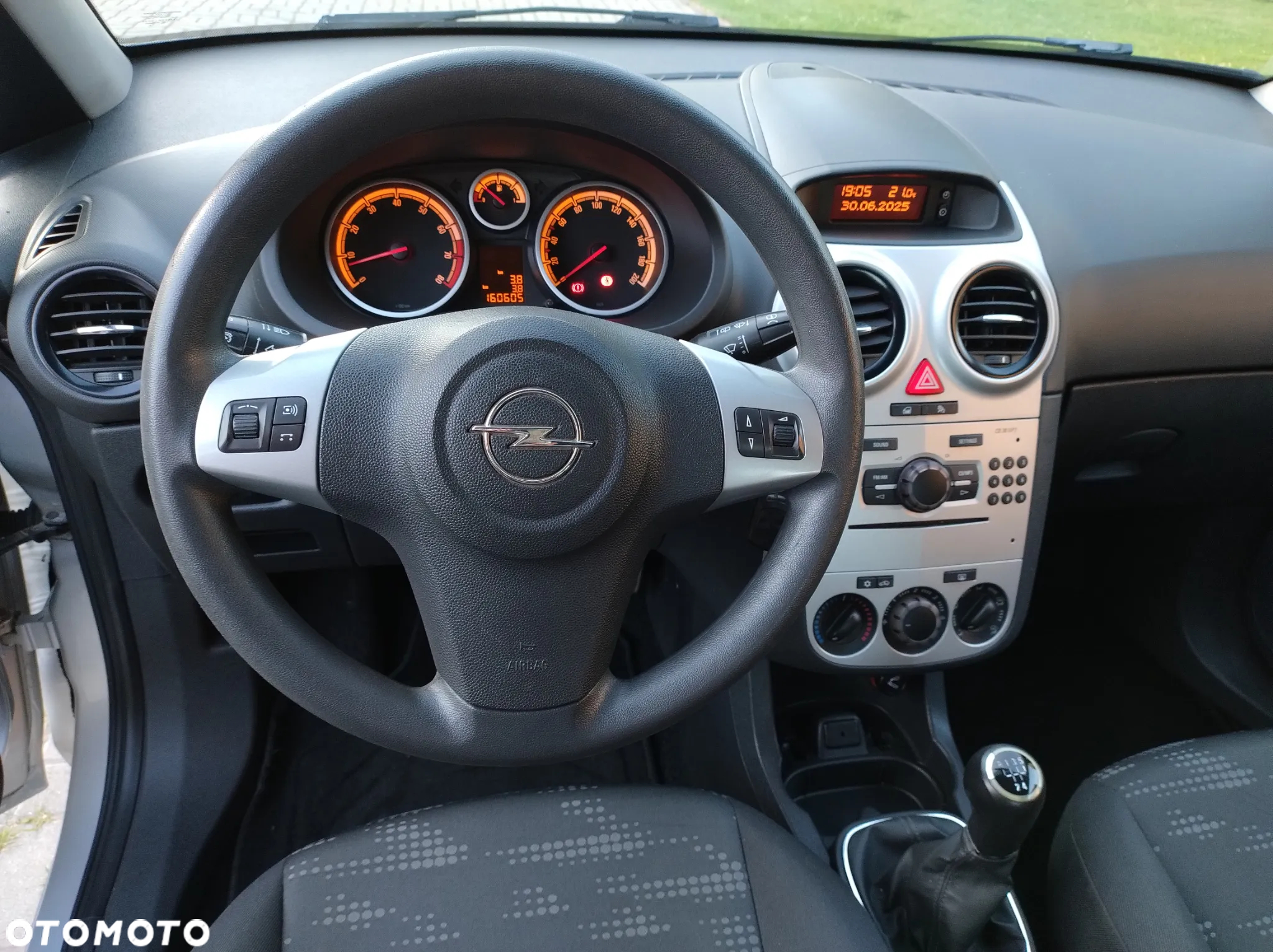 Opel Corsa 1.2 16V Enjoy - 21