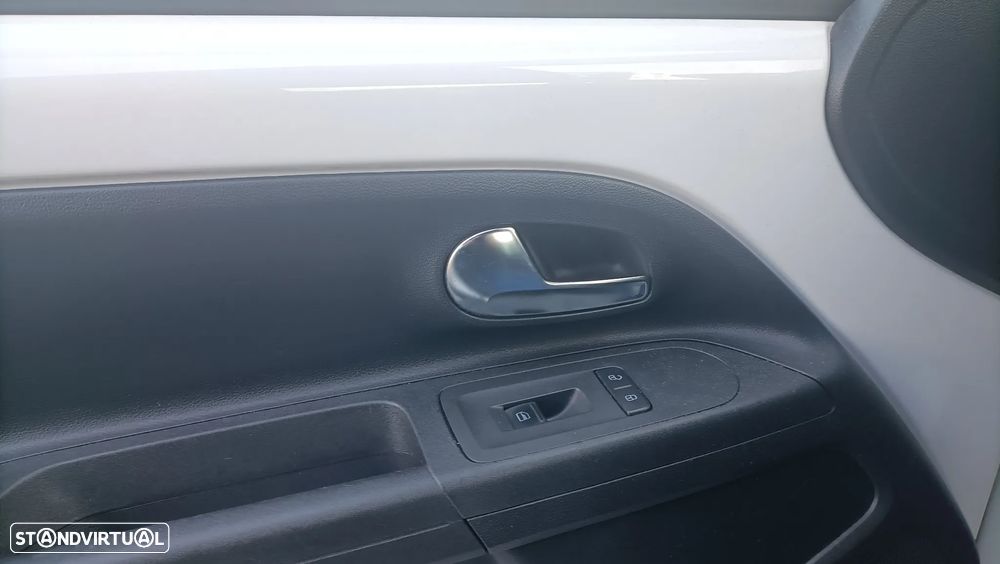 VW Up! 1.0 High Auto - 6