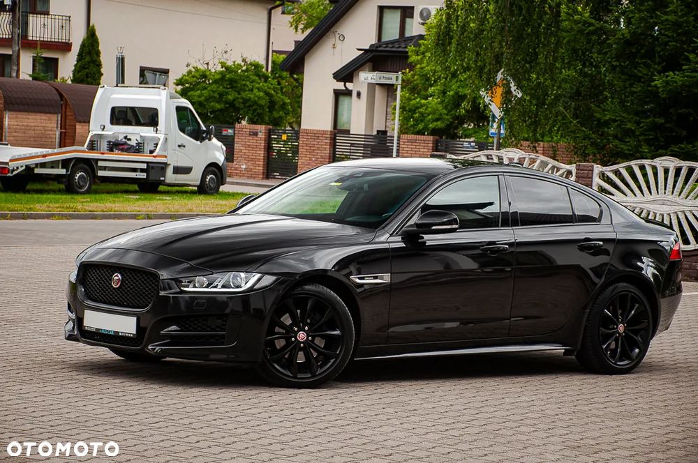 Jaguar XE - 3