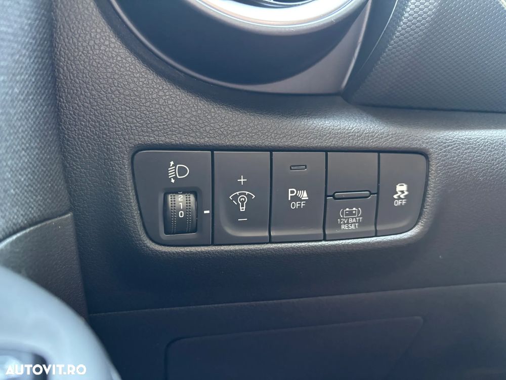 Hyundai KONA - 18