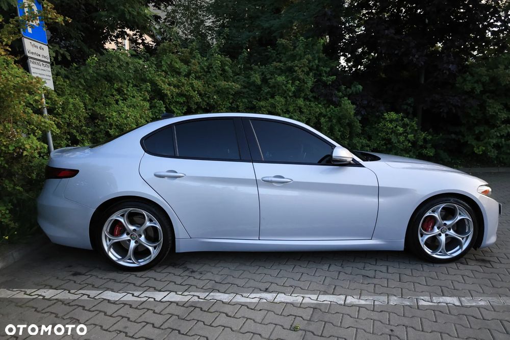 Alfa Romeo Giulia 2.0 Turbo 16V AT8 Veloce - 3