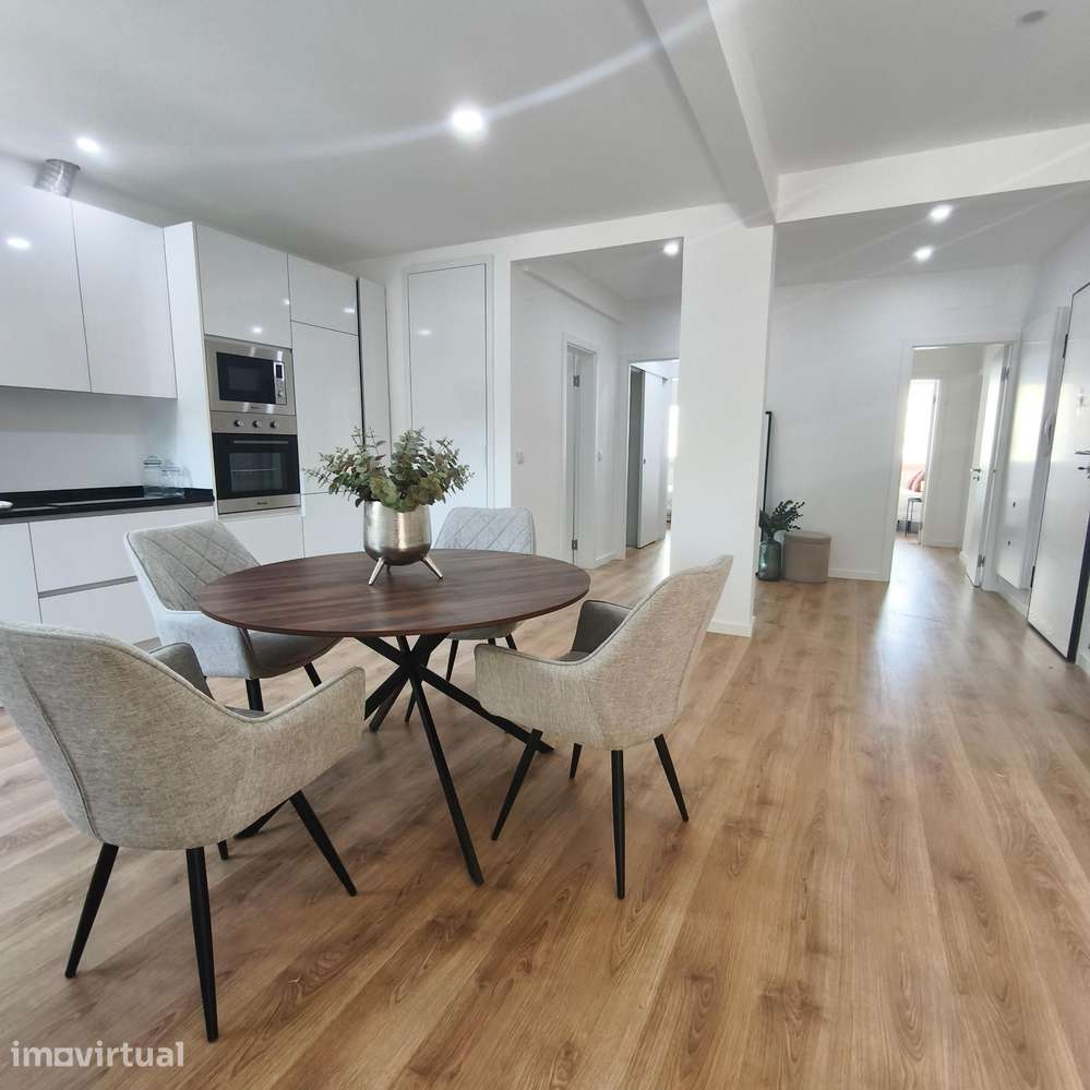 Apartamento T3, Próximo a Serviços e Transportes em Benfica - Grande imagem: 4/17