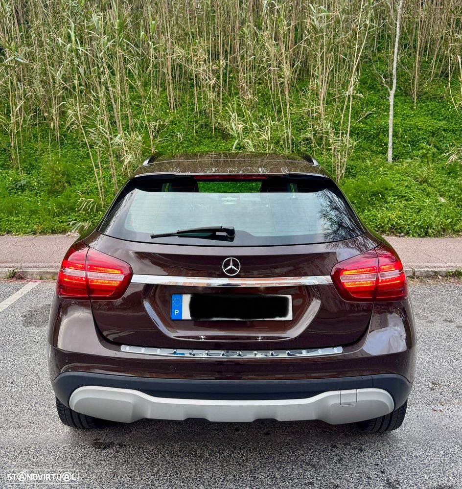 Mercedes-Benz GLA 220 4Matic 7G-DCT - 8