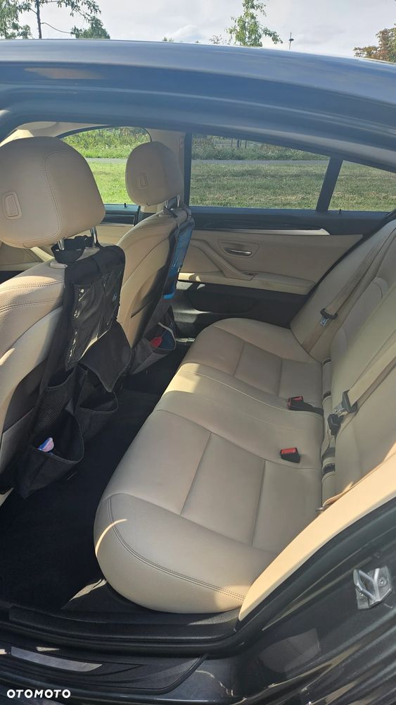 BMW Seria 5 520d xDrive - 11