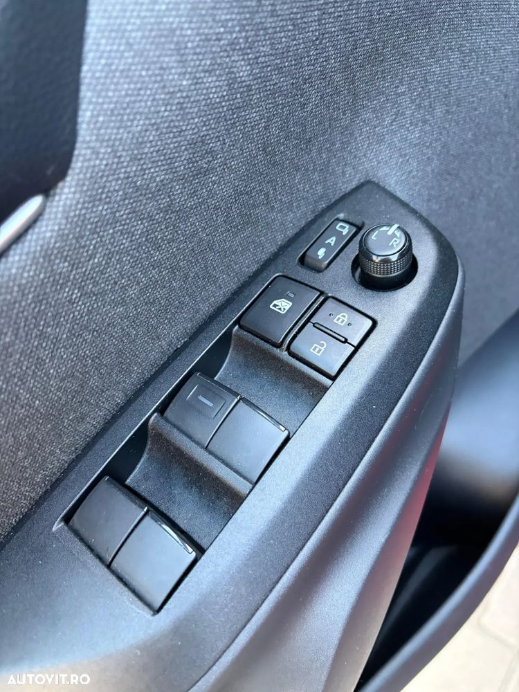 Toyota Yaris 1.5 VVT-i Team Deutschland - 13