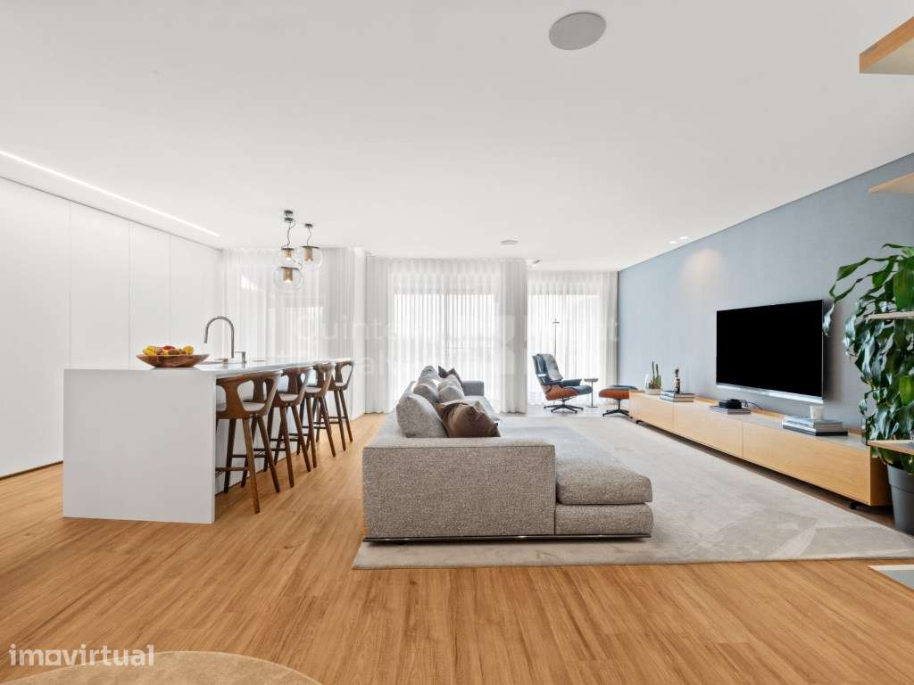 Apartamento T3 com terraço e estacionamento em Cascais - Grande imagem: 3/51