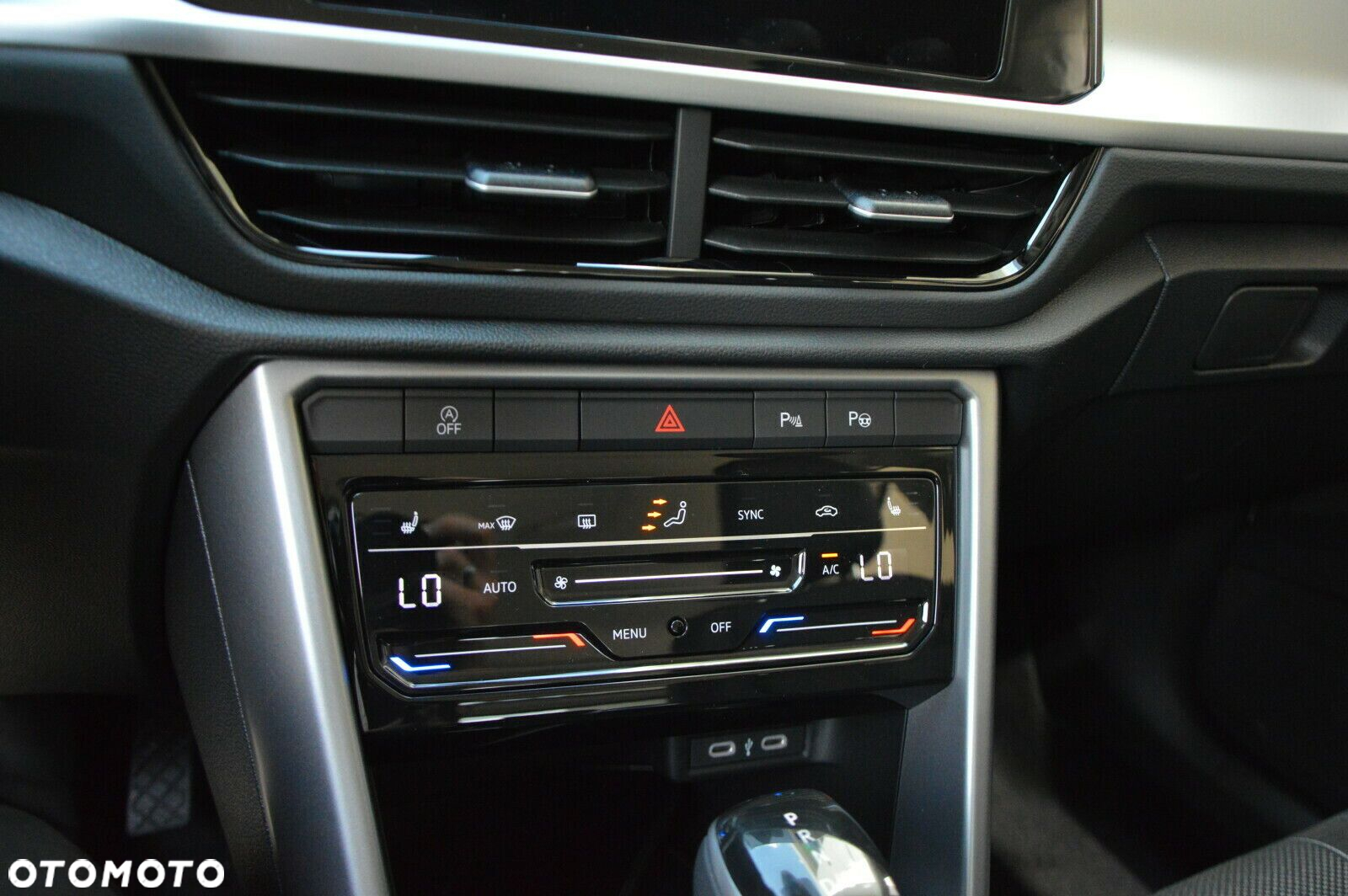 Volkswagen T-Roc - 16