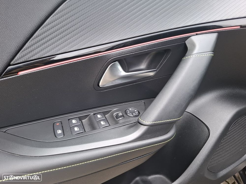 Peugeot 2008 1.2 PureTech GT Line - 31