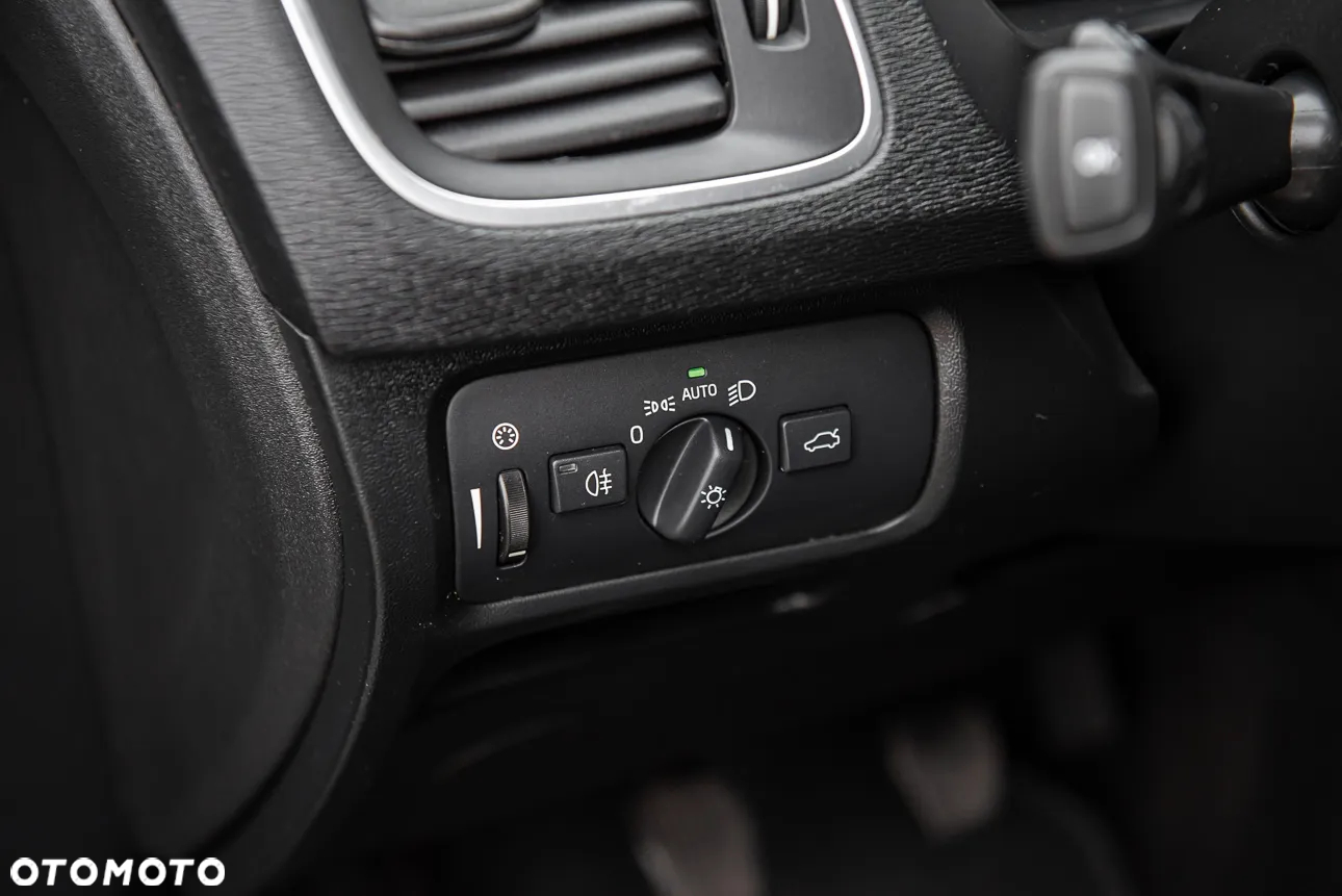 Volvo V40 Cross Country - 18