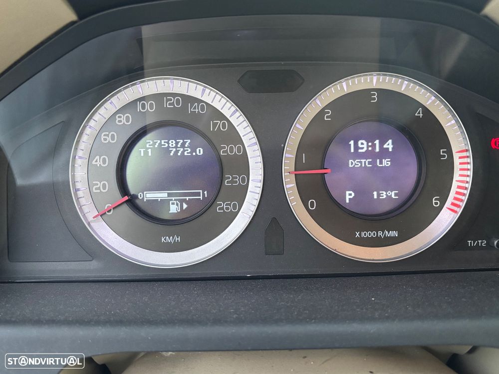 Volvo XC 70 D5 Momentum Geartronic - 12