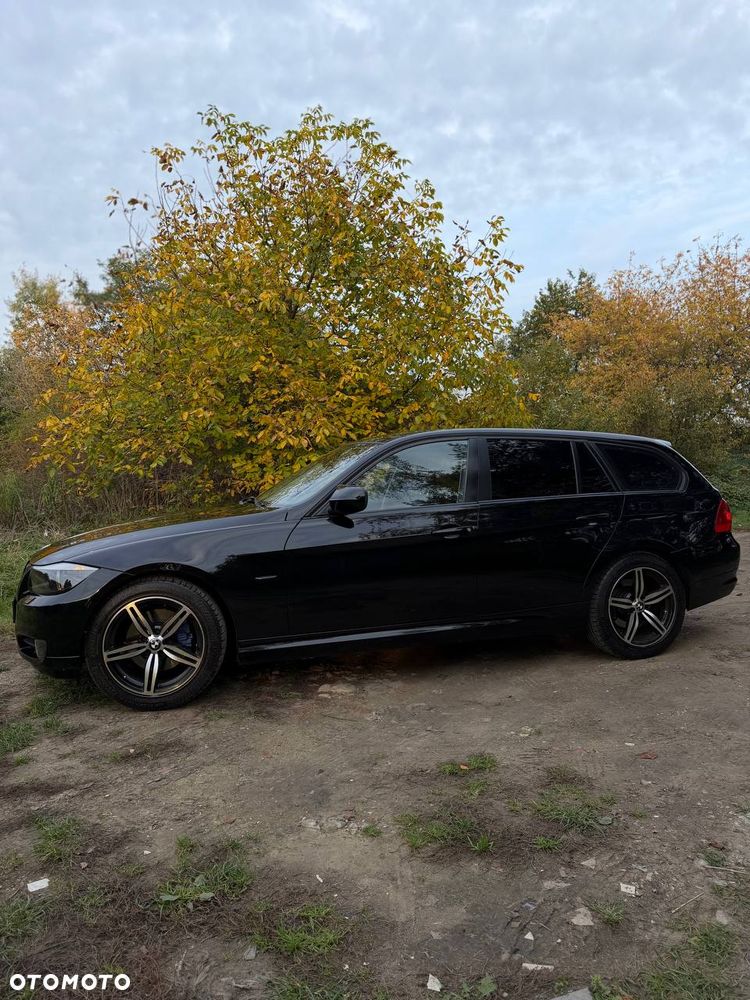 BMW Seria 3 2011 photo 2