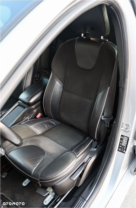 Volvo V40 D3 Geartronic RDesign - 26