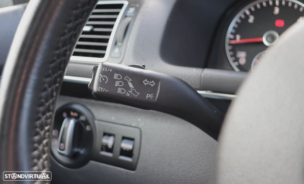 VW Touran 1.6 TDI Blue.Highline 5L - 28