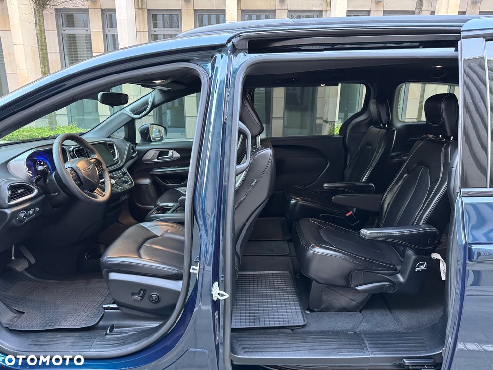 Chrysler Pacifica - 17