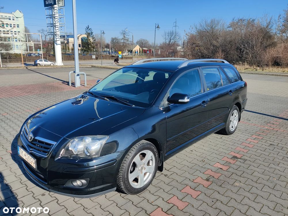 Toyota Avensis 1.8 VVT-i Sol - 1