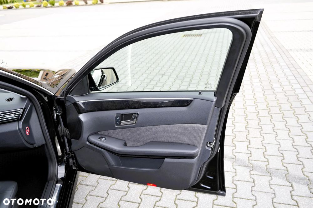 Mercedes-Benz Klasa E 200 CDI DPF BlueEFFICIENCY Automatik Avantgarde - 36