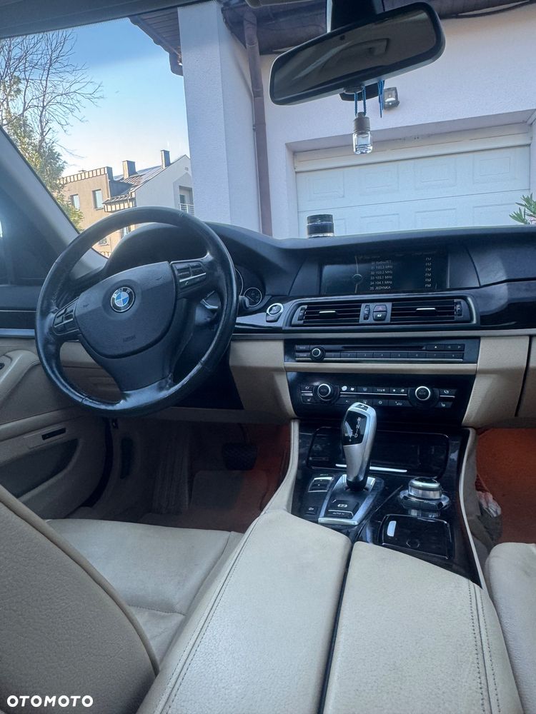 BMW Seria 5 528i xDrive - 33