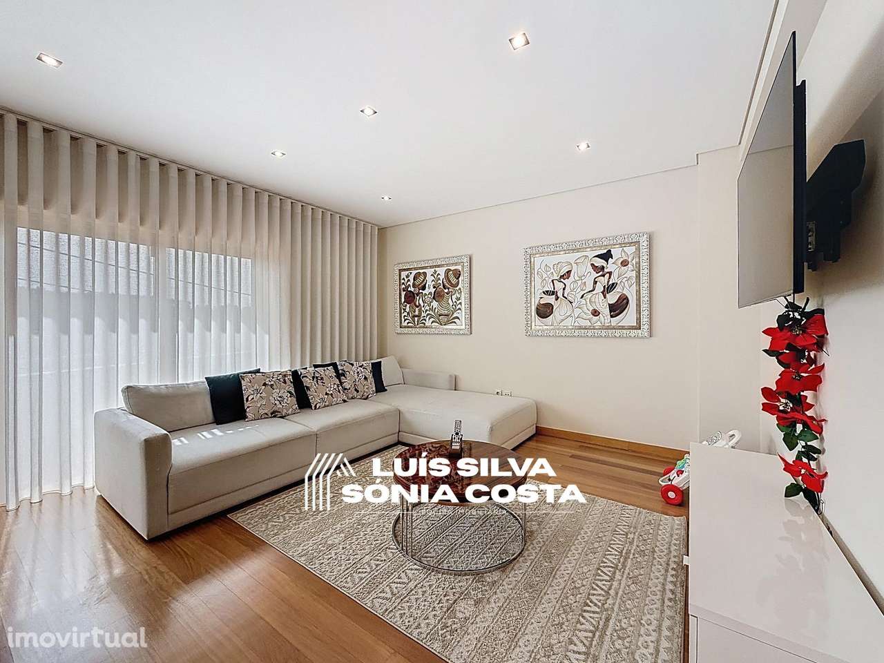 Moradia T4 Excelente Estado e Áreas | 2 Suites, Jacuzzi, Painéis... - Grande imagem: 4/41