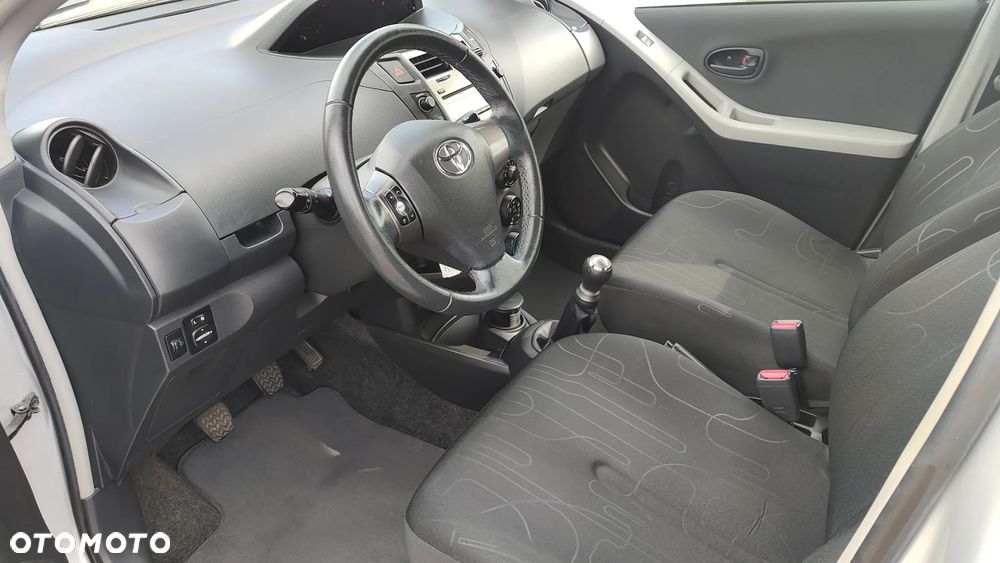 Toyota Yaris 1.0 VVT-i Cool - 22